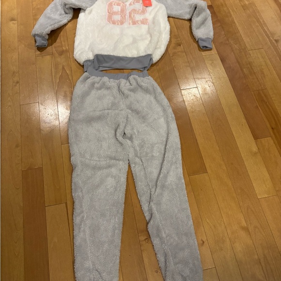NWT two piece soft PJ. Xs - Picture 1 of 5
